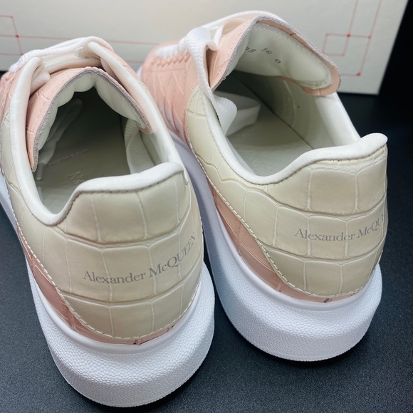 Alexander McQueen Women’s Oversized Leather Sneakers Size 6 NWB AUTHENTIC - Picture 2 of 8